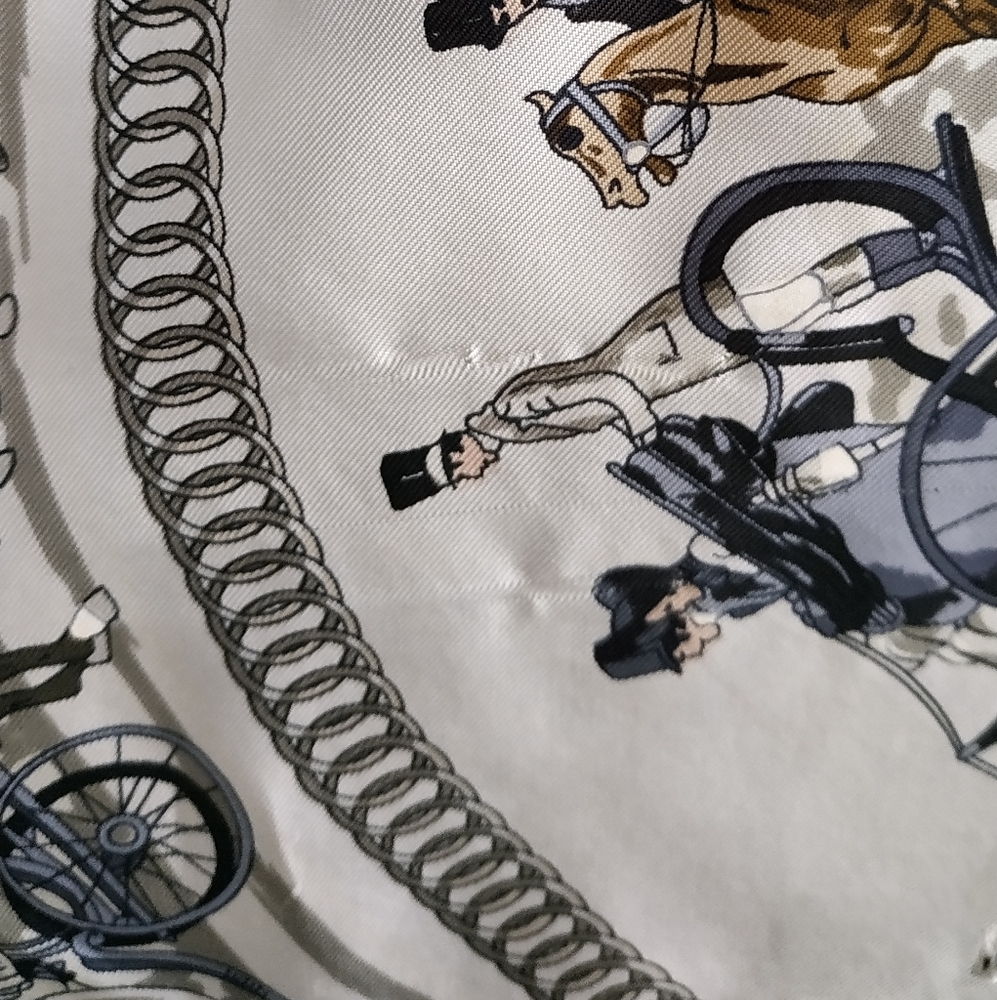 Hermes La Promenade de Longchamps Scarf - Picture 11 of 13